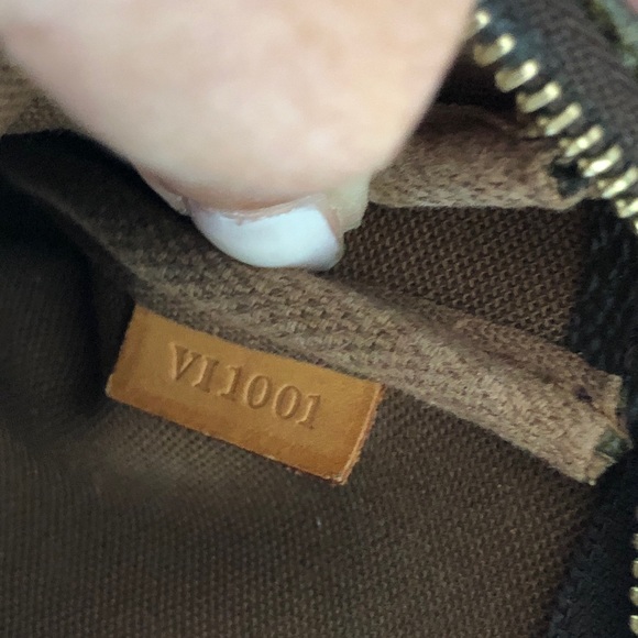 Louis Vuitton Monogram Pochette Accessories - Picture 2 of 10